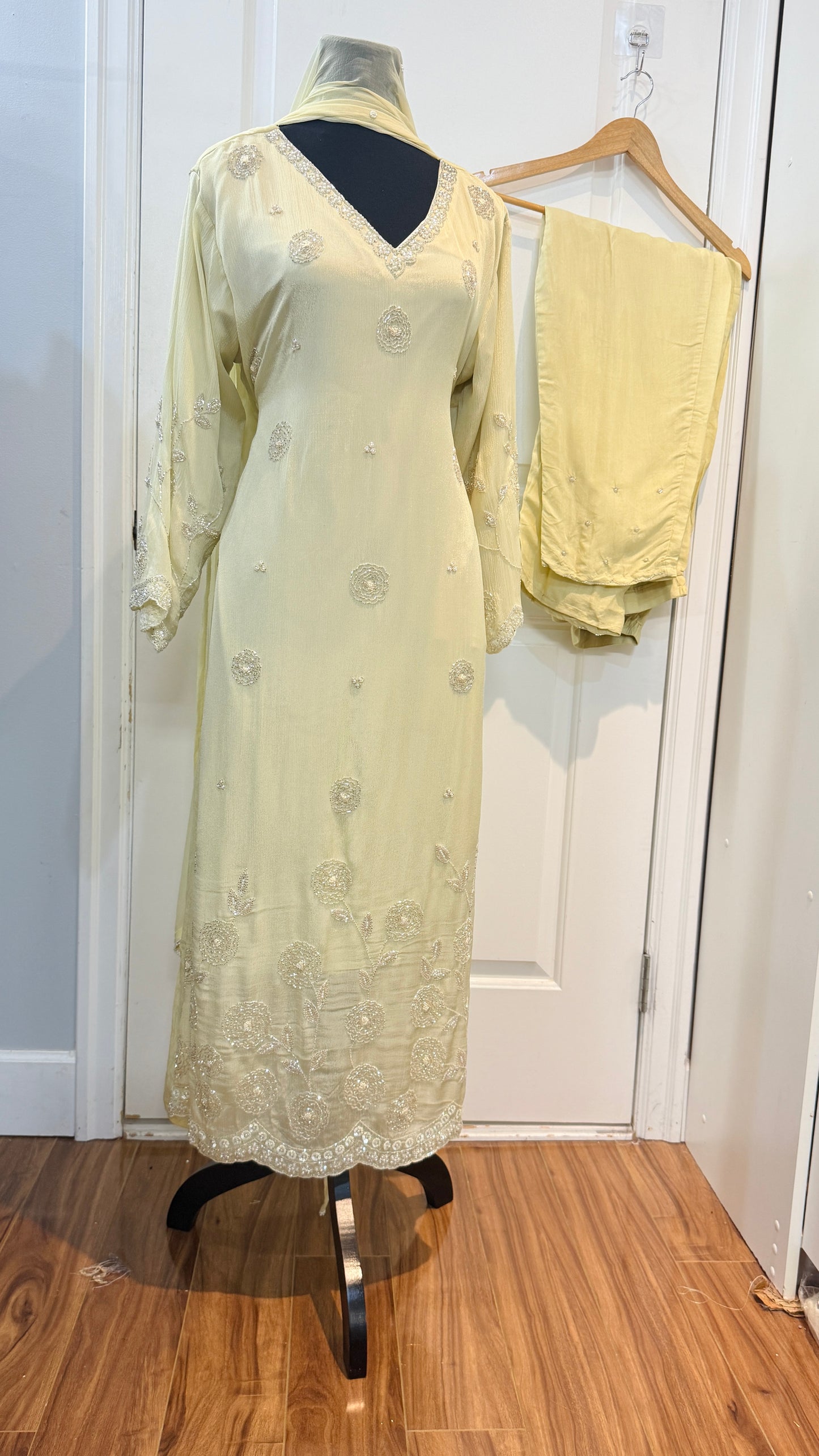 Pure chinnon A-line suit