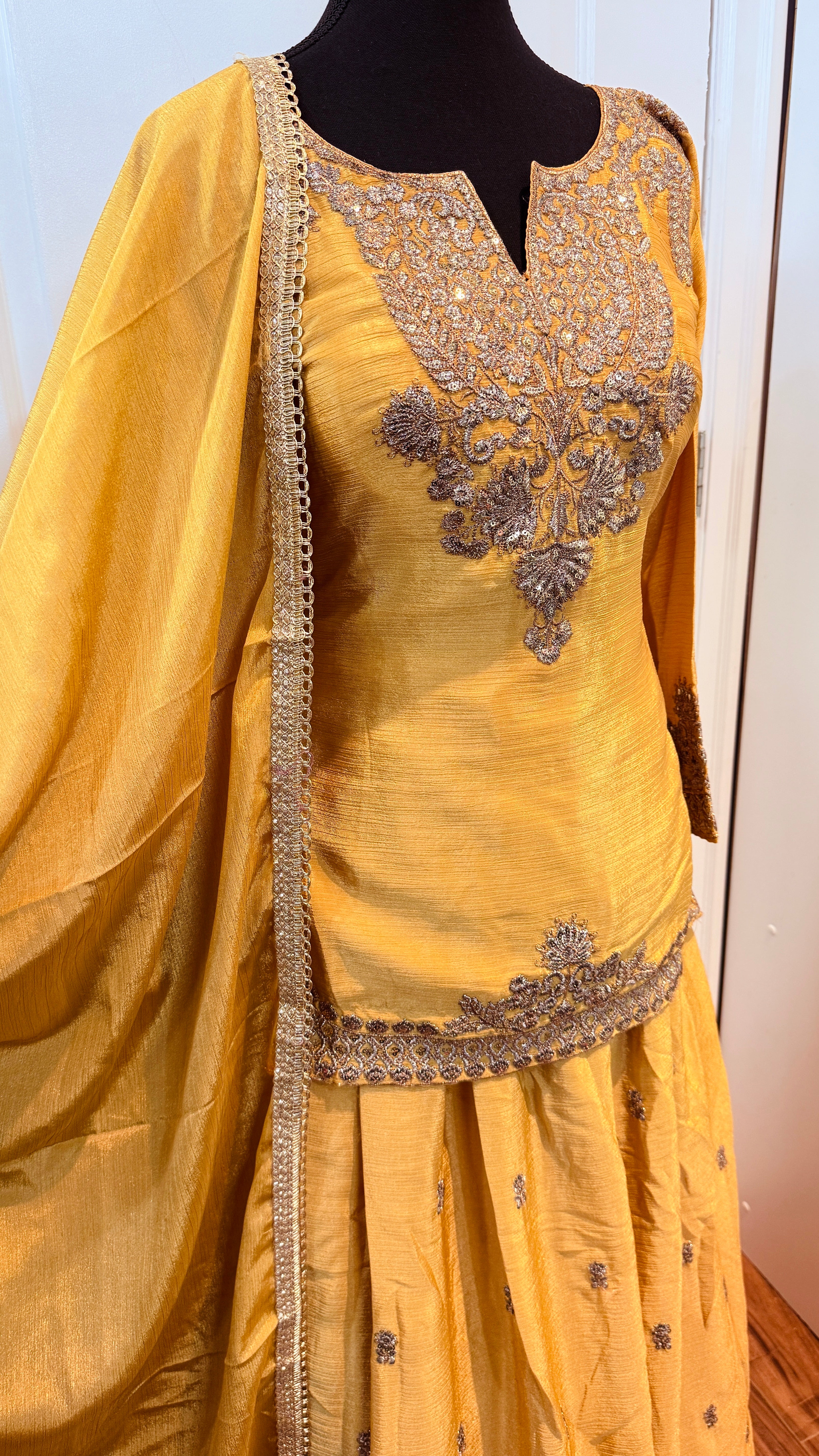 Chinnon lehnga