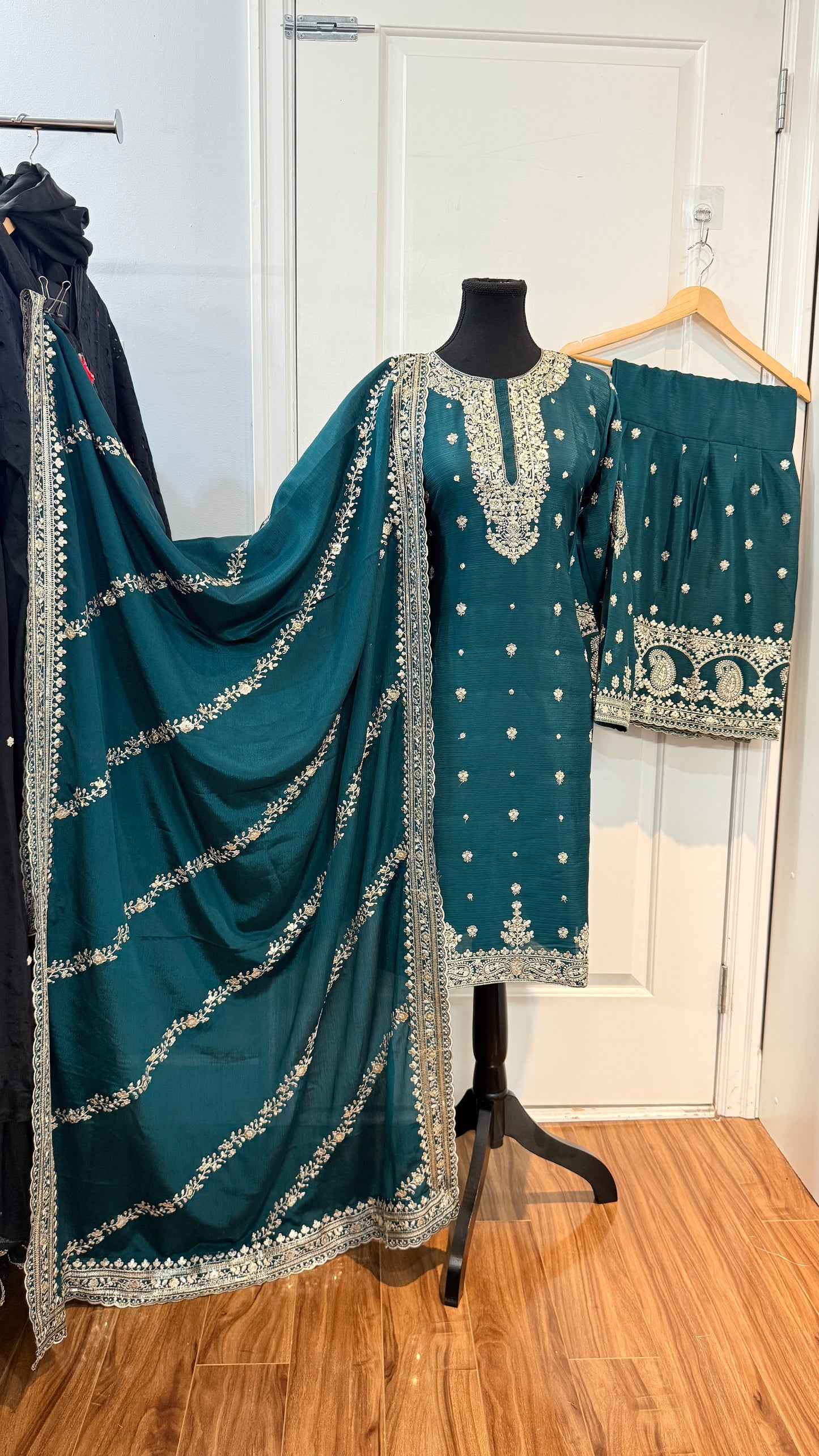 Chinnon garara suit