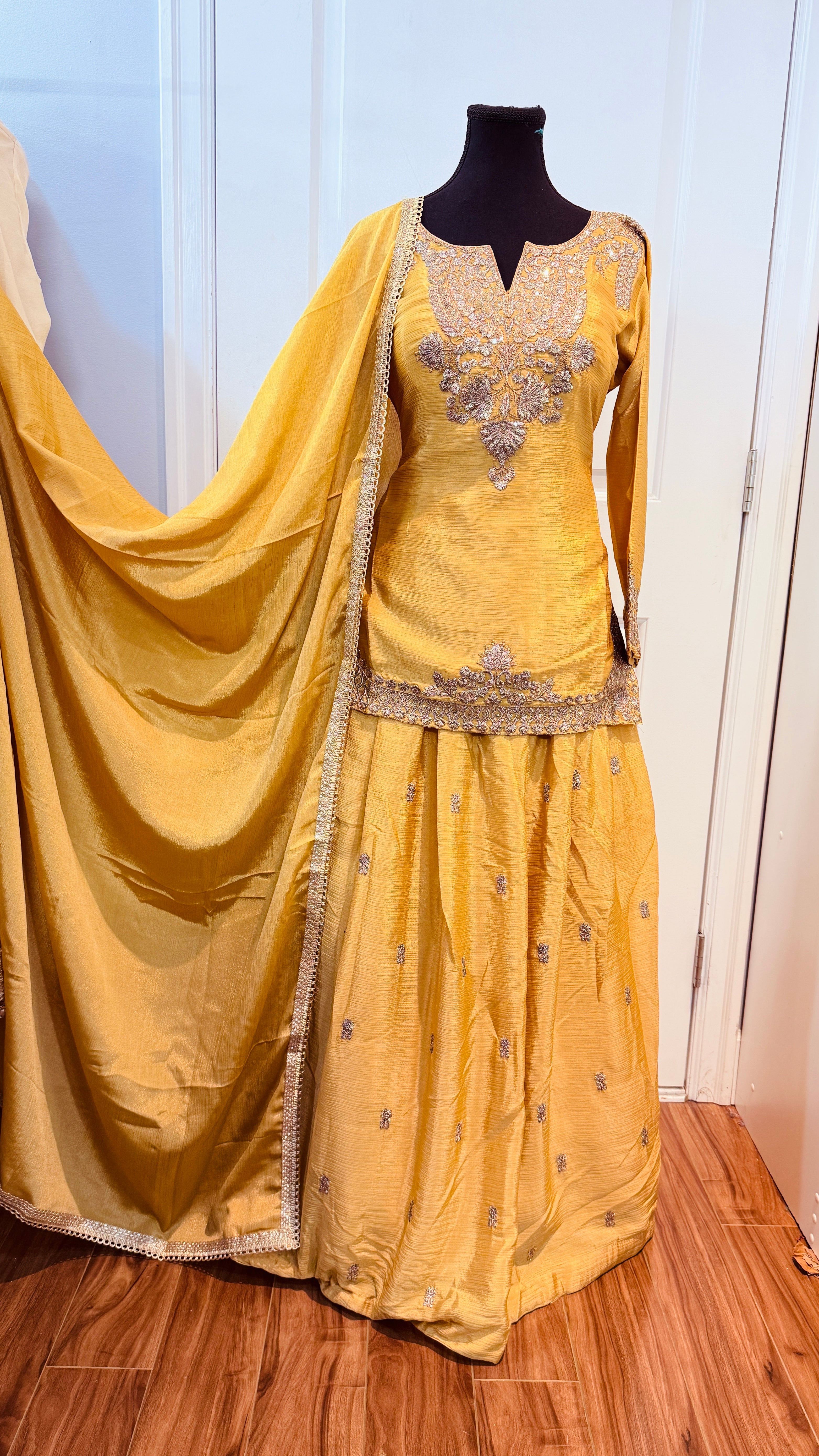 Chinnon lehnga