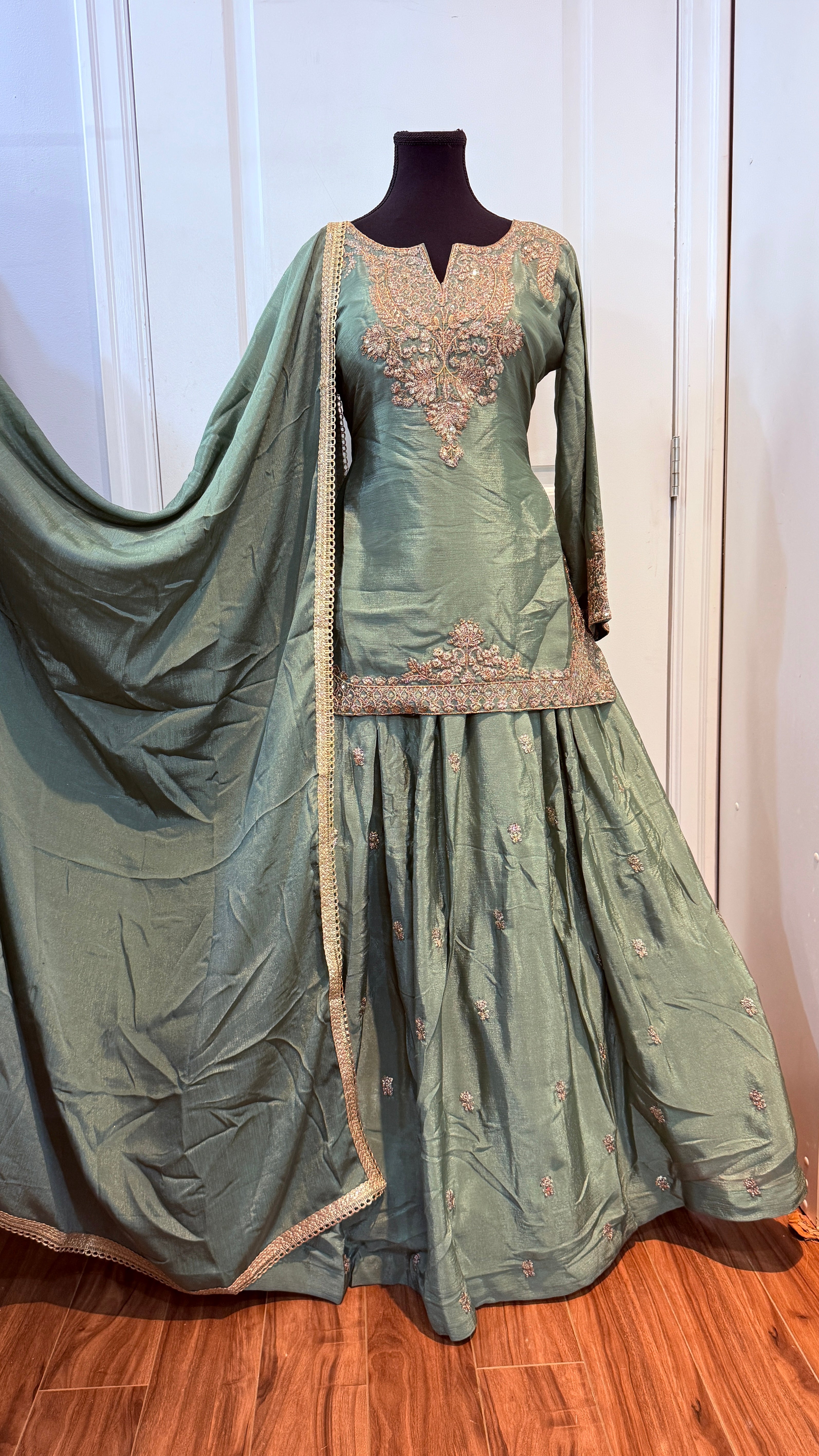 Chinnon lehnga