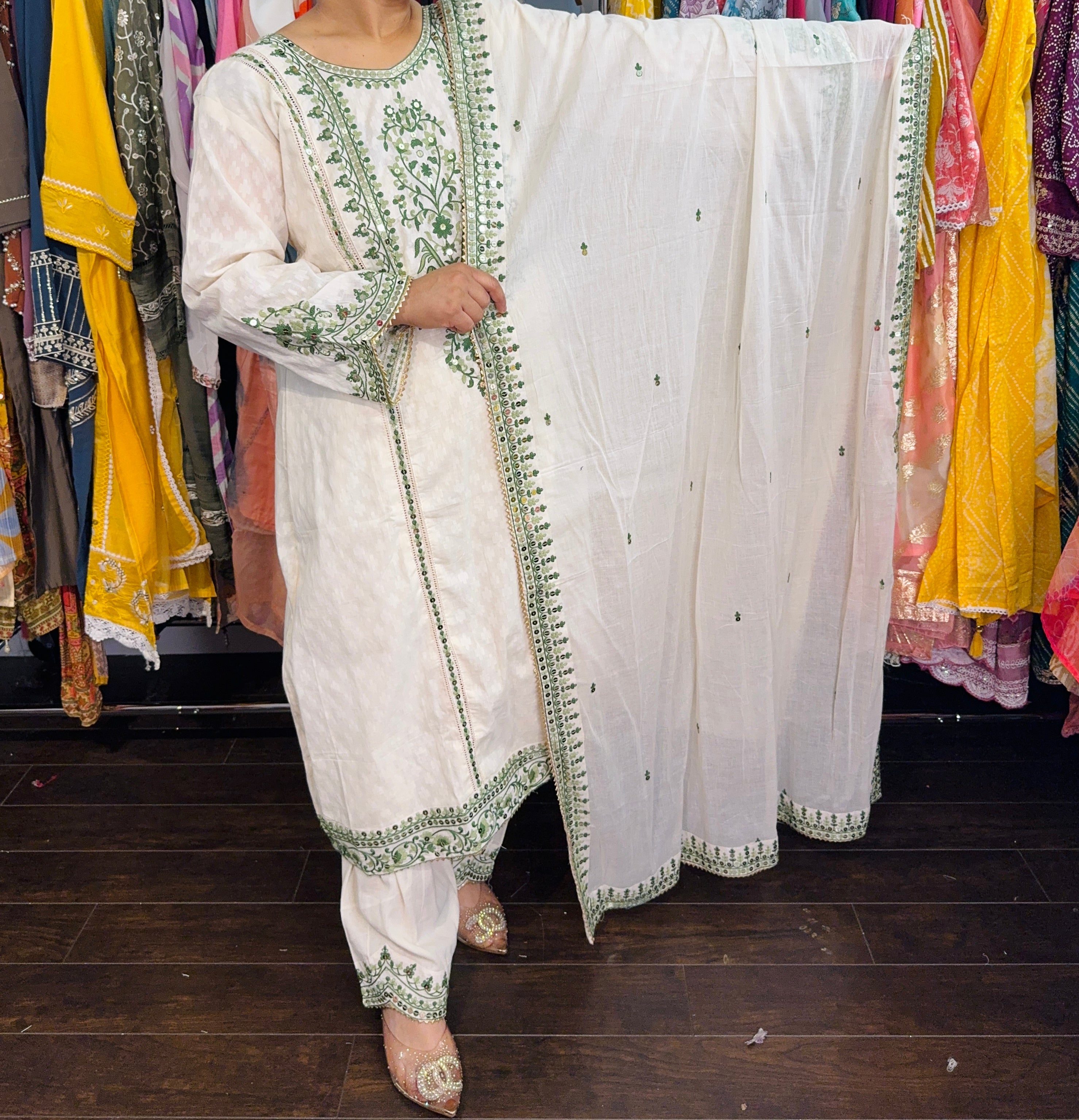 Pakistani salwar suit