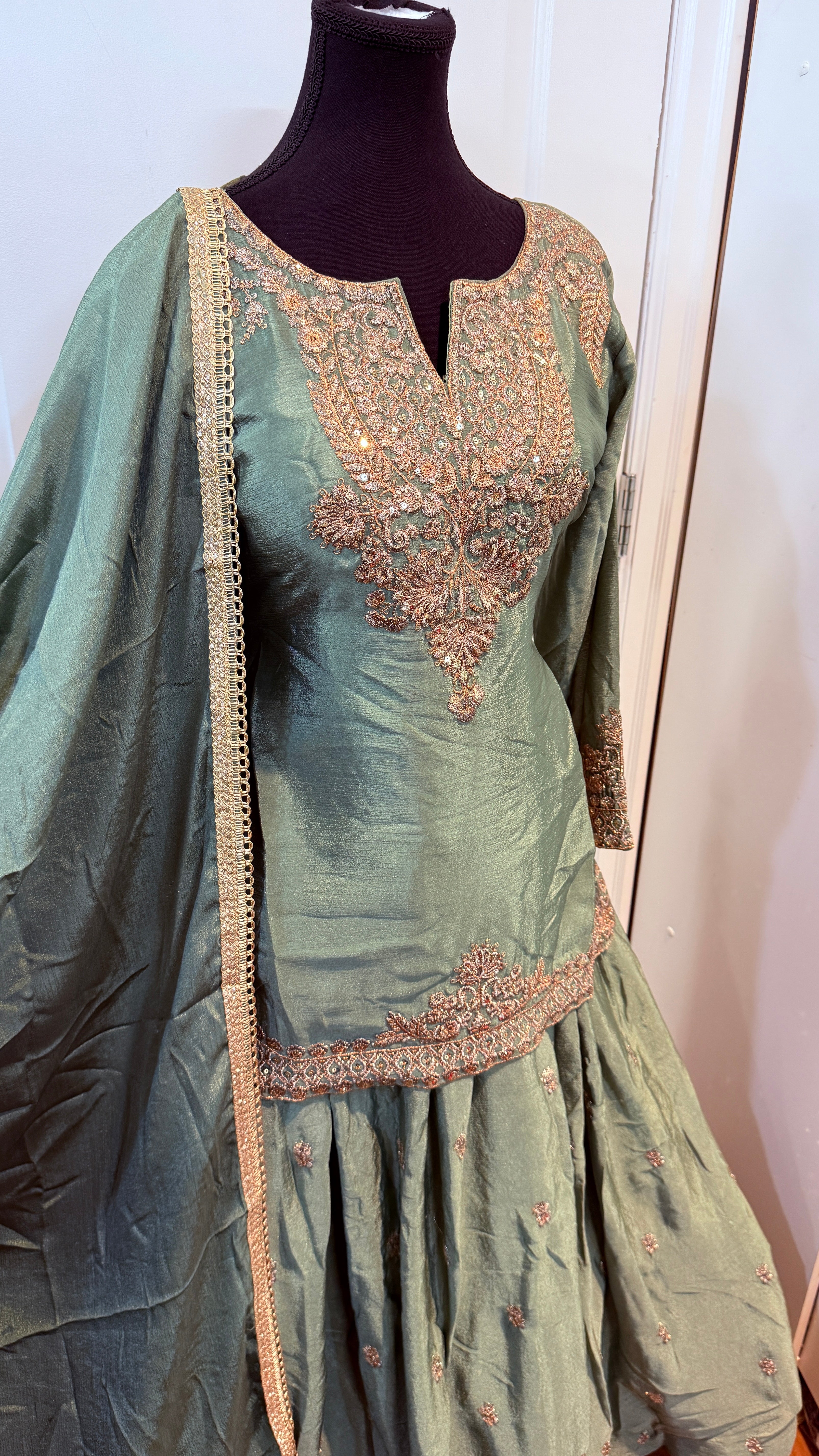 Chinnon lehnga